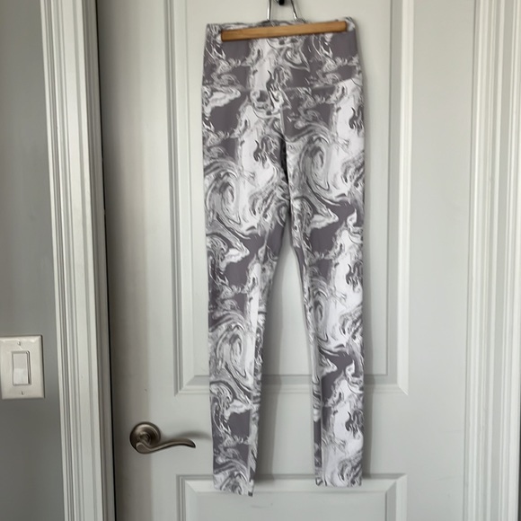 Yoga pants - Picture 2 of 3